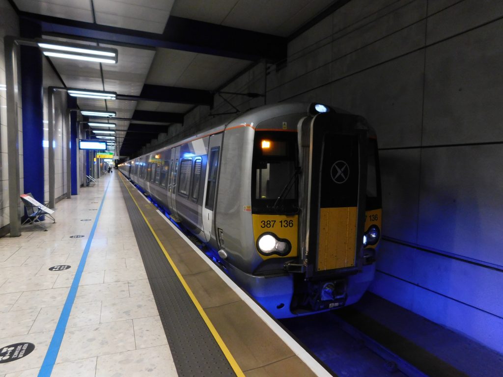 know your train: heathrow express class 387