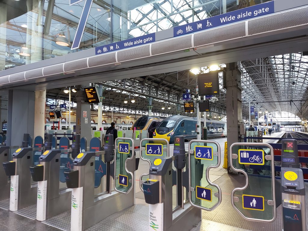 manchester train stations - piccadilly avanti gateline