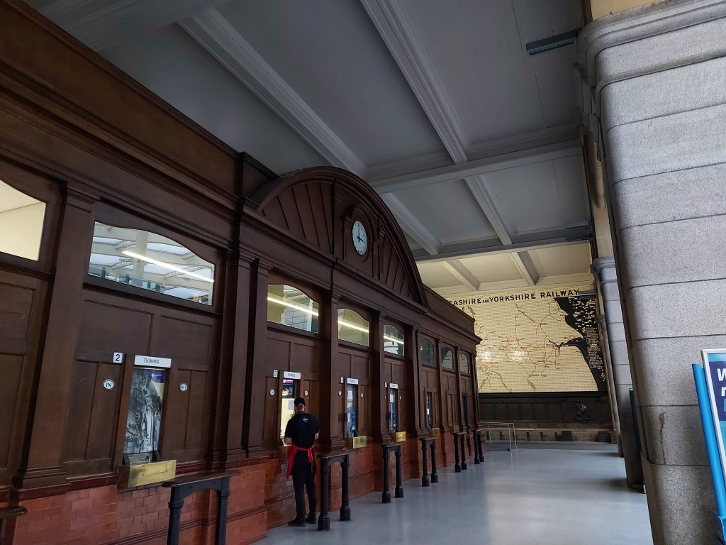 manchester train stations - victoria ticket office