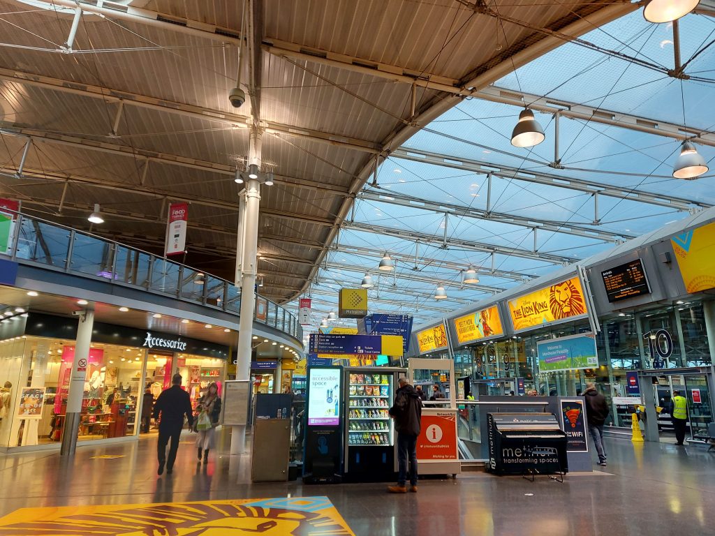 manchester train stations - piccadilly