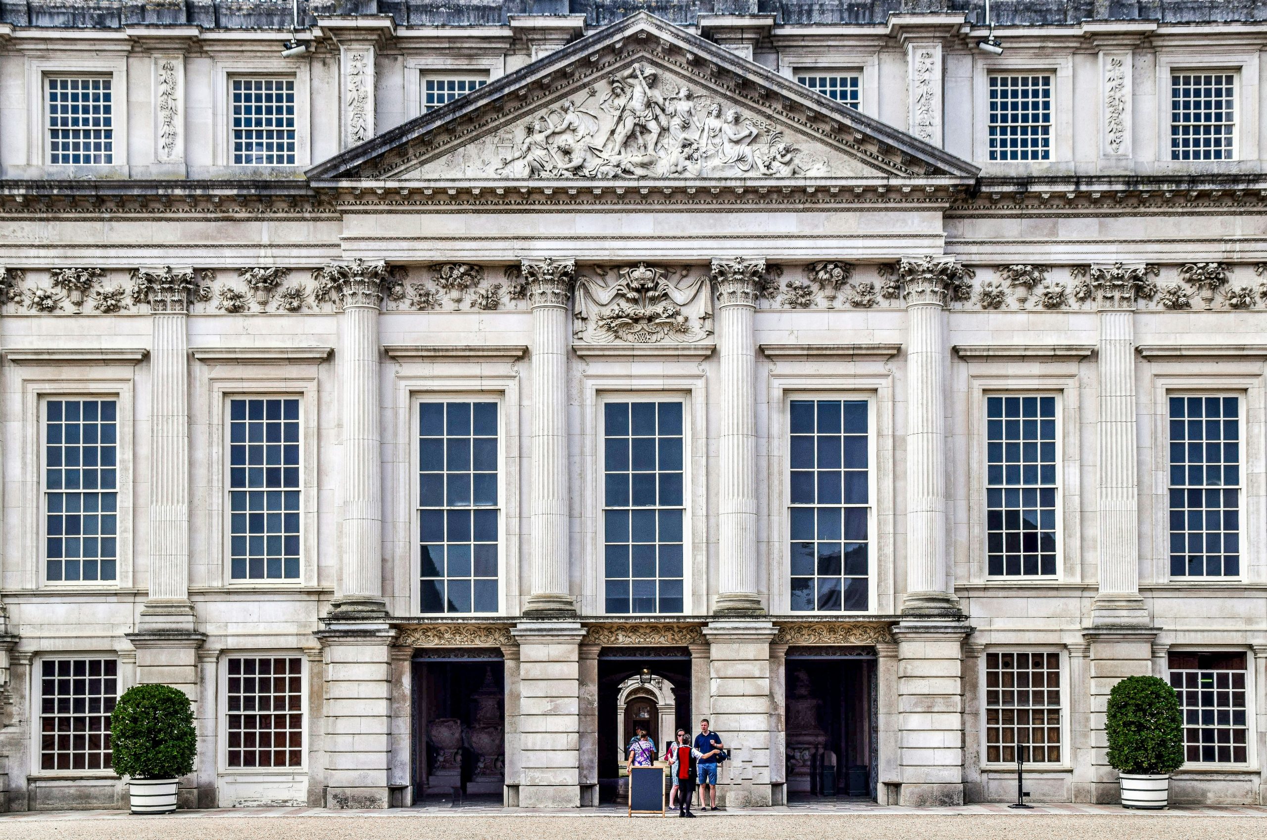 Hampton Court Palace, an option for easter day trips by train